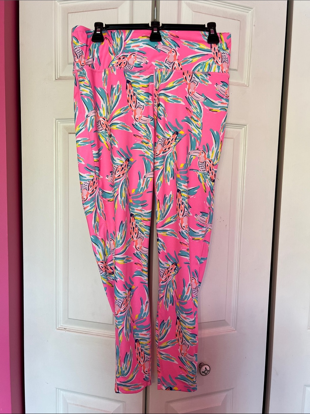 crown & ivy Pink Tropical Print Leggings